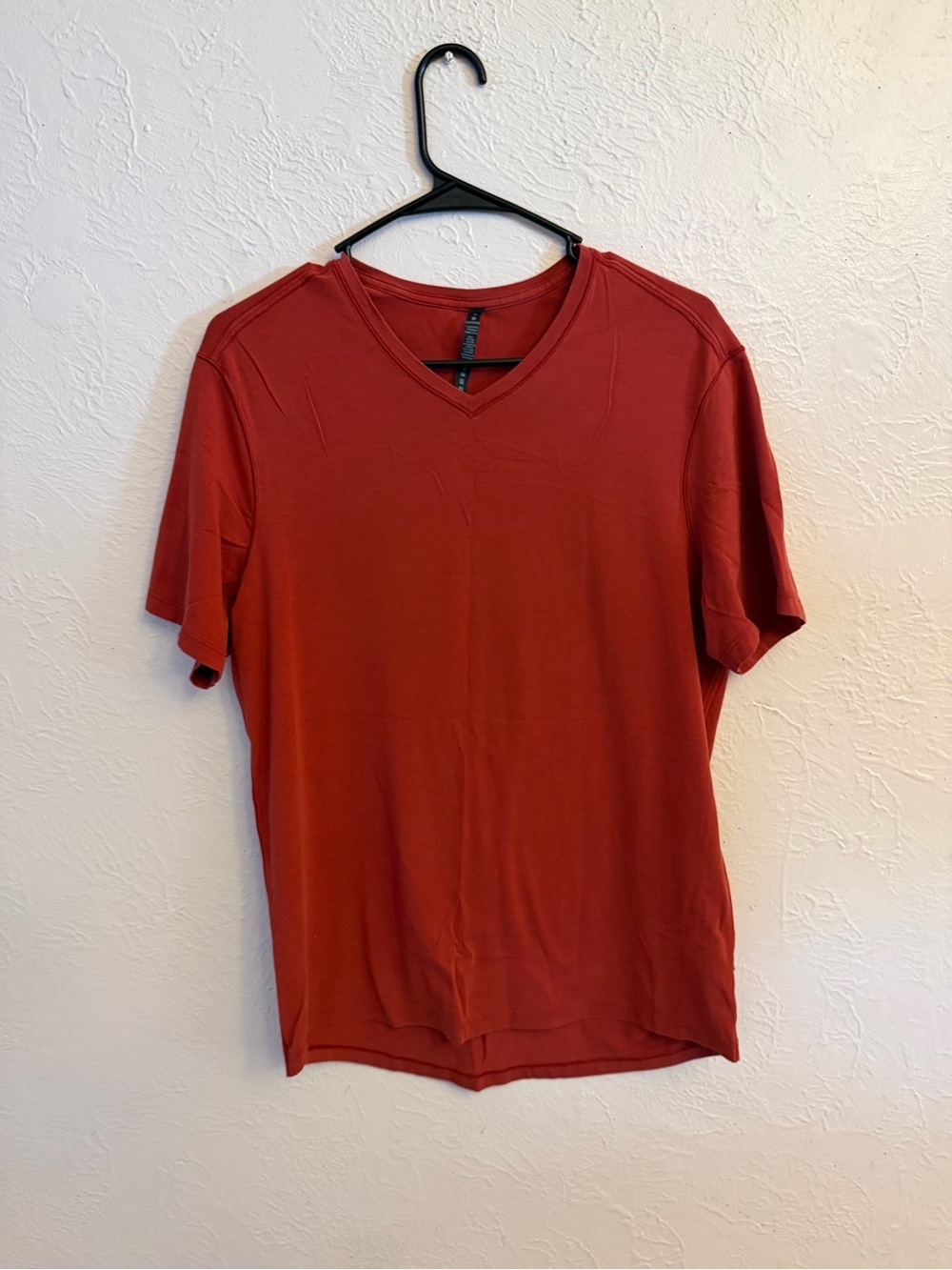 lululemon athletica Men's V-Neck Short Sleeve Shirt -